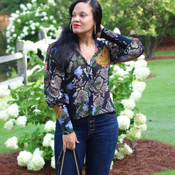 EUC CAbi Snake Charmer Blouse Size Medium - Picture 1 of 6